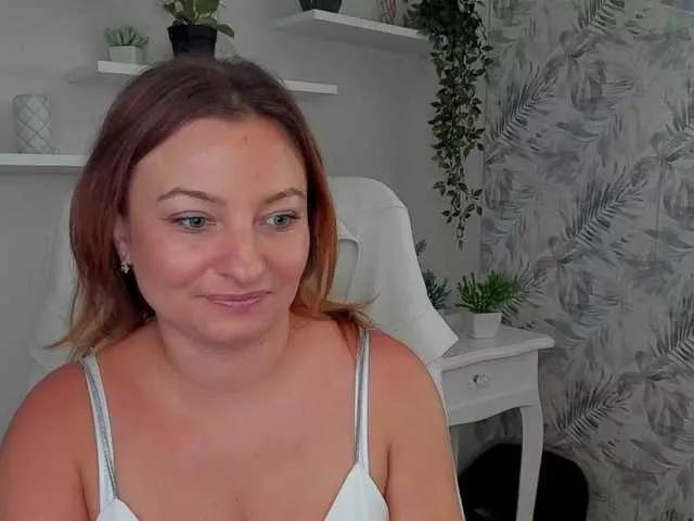 angelaLove13 on BongaCams