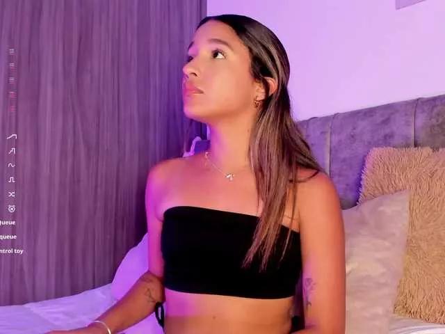 Offline Arianna-Duque on BongaCams