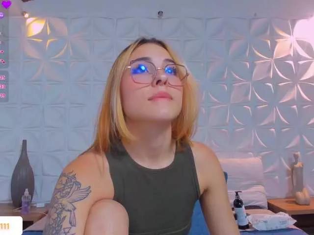 ashleyy-01
