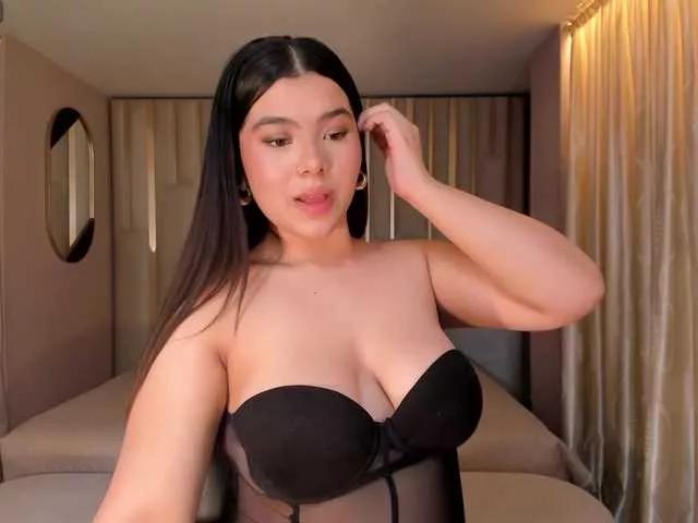 Offline CandaseRussell on BongaCams