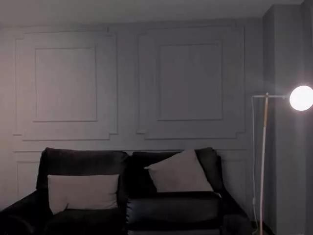 Offline CandaseRussell on BongaCams