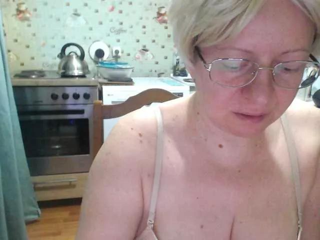 Offline CrazzyBitch on BongaCams