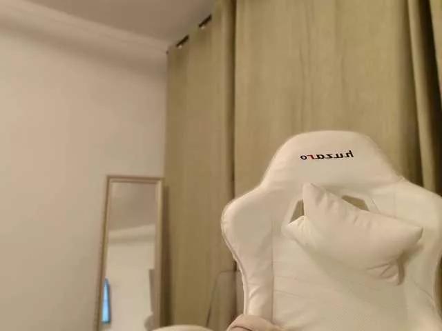 EmilyxJames on BongaCams