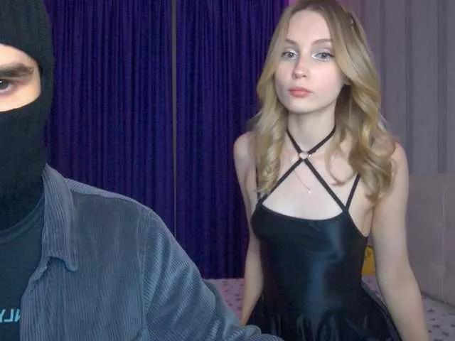 Offline hollyJoys on BongaCams