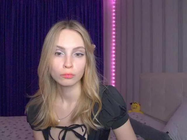 Offline hollyJoys on BongaCams