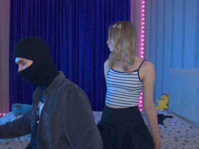 Offline hollyJoys on BongaCams