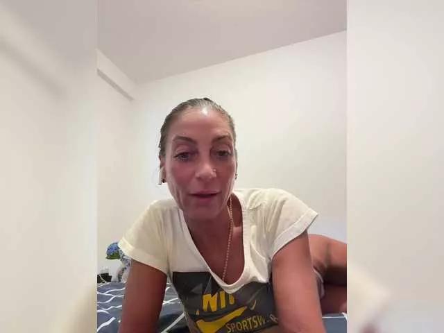 Offline IrinkaGata on BongaCams