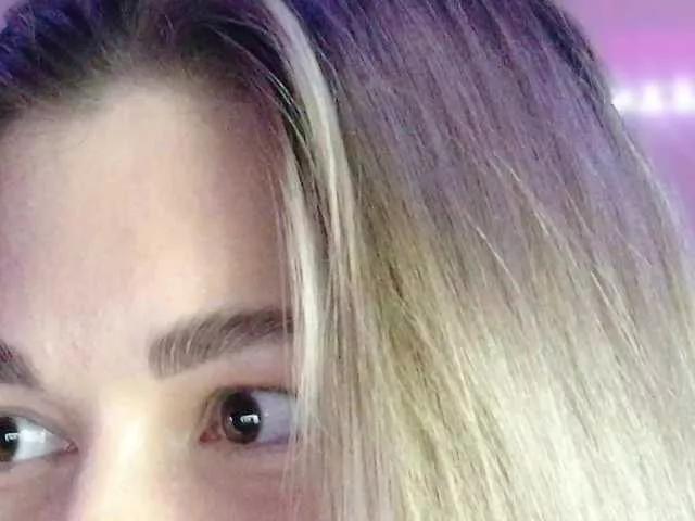 Offline KateMid on BongaCams