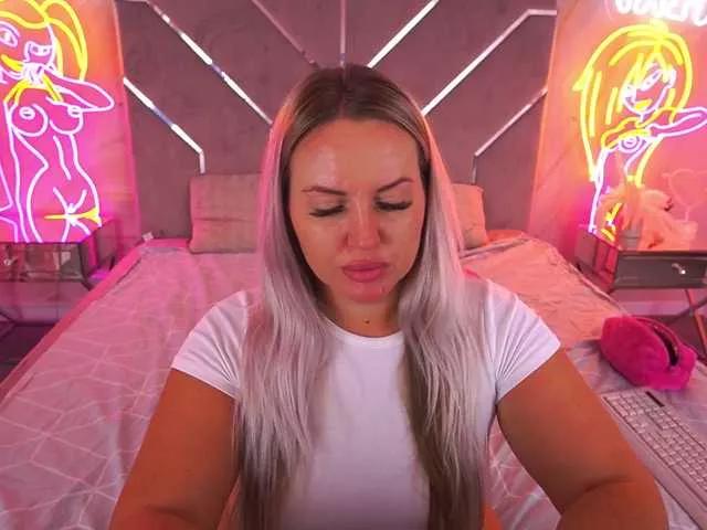 KiraCandyS on BongaCams