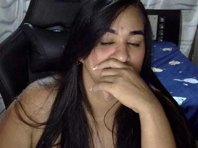 Letty33 on BongaCams