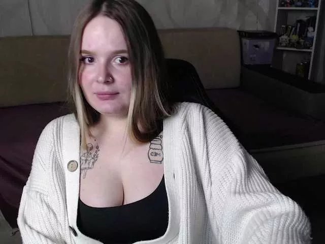 Lizzi-Peach on BongaCams 