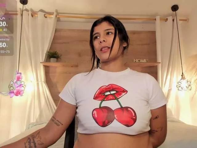 Offline Luceroo1 on BongaCams