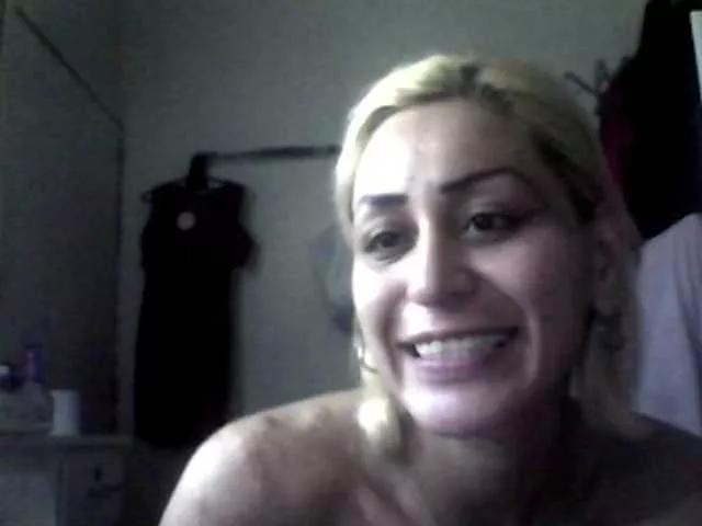 luna-cherry on BongaCams