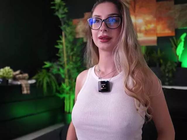MaddieBryggs from BongaCams