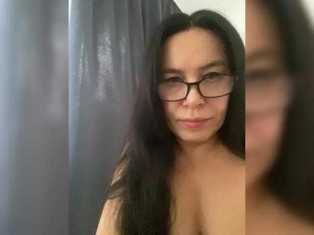 MonicaMiaa from BongaCams