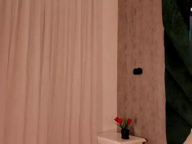 Naaomi-hills on BongaCams