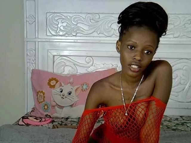 PetiteBunnny from BongaCams