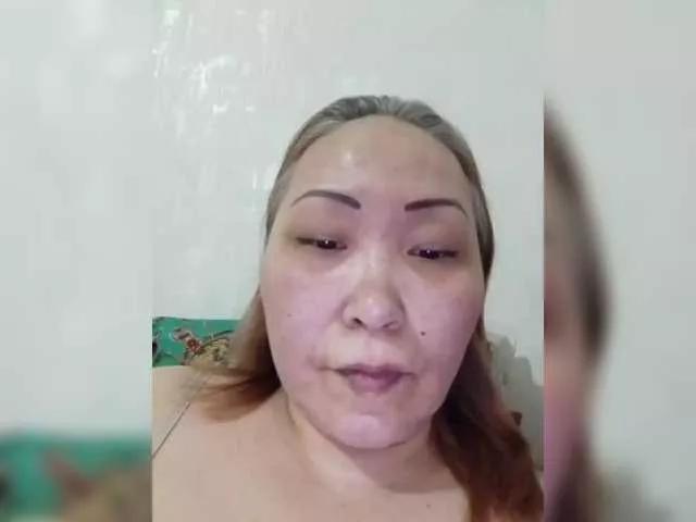 Qweentis on BongaCams