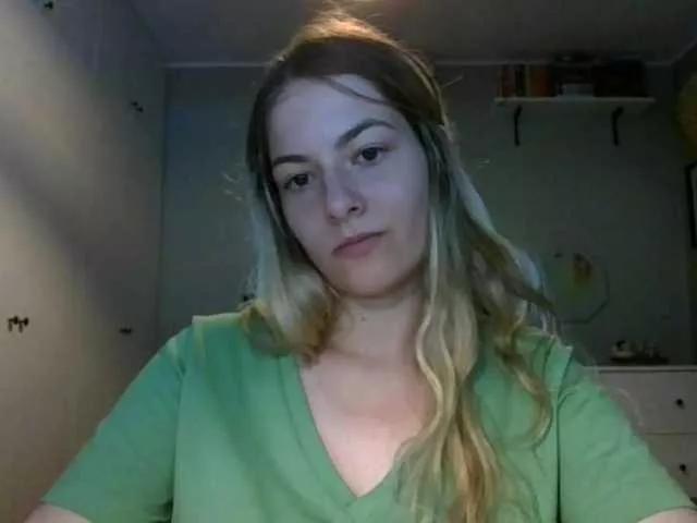 RosieJune on BongaCams