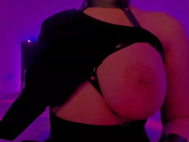 SashaBlue on BongaCams 