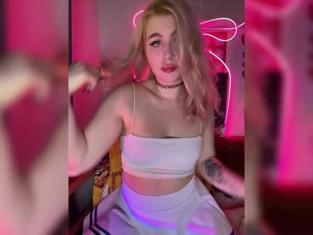 Offline Silviyaa on BongaCams