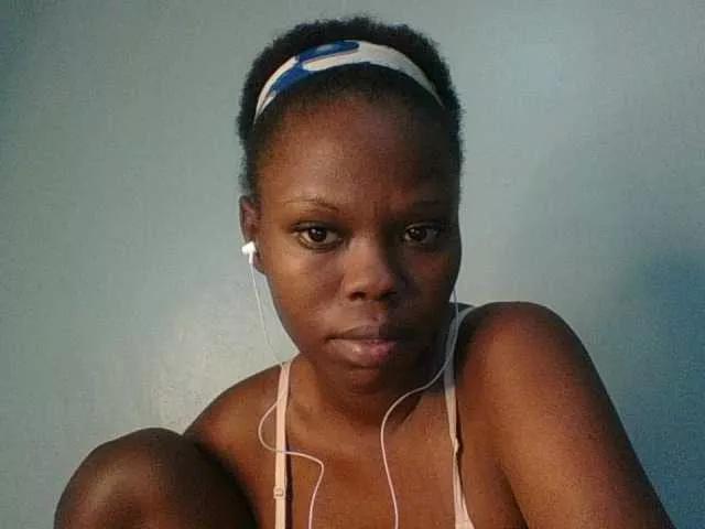 Sugarycake from BongaCams