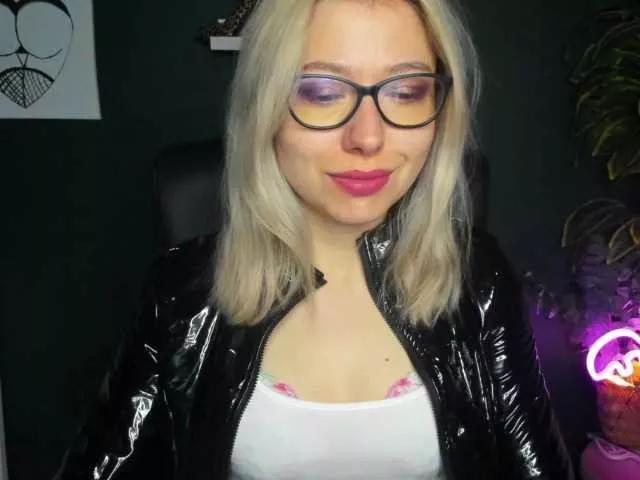 xxHeidiLove on BongaCams 