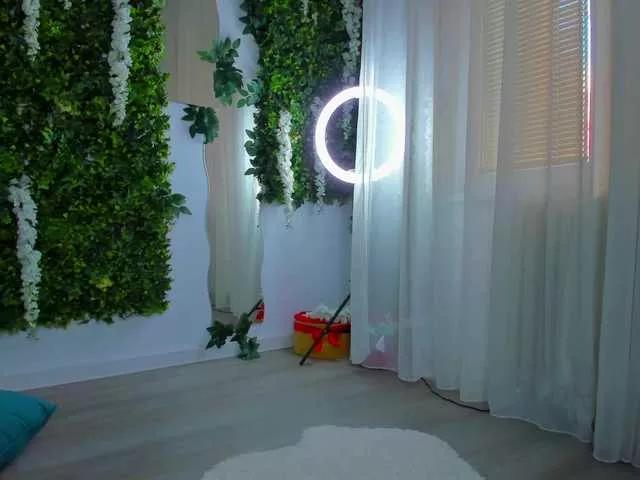 Offline ZinaSquirts on BongaCams