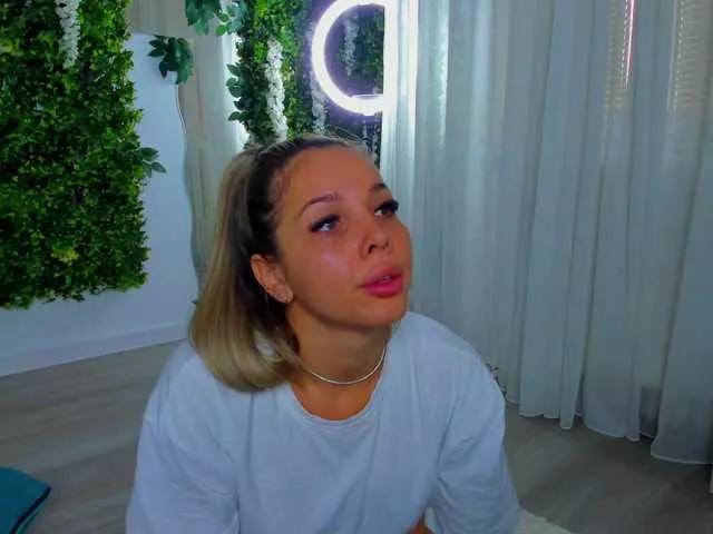 Offline ZinaSquirts on BongaCams