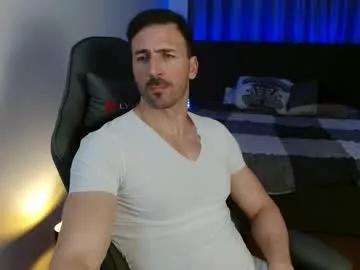 aaront0pmuscles from Chaturbate