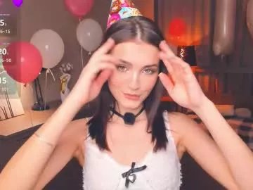 synne_glows on Chaturbate 