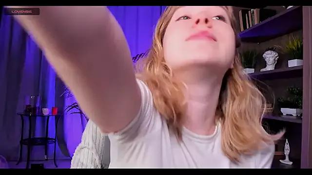 AriaraNoir on StripChat 