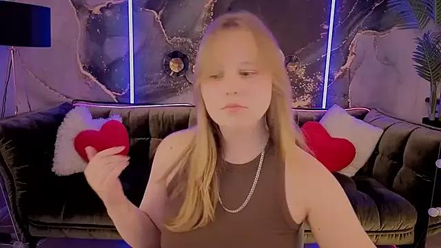 Freechat CrystallPaws on StripChat