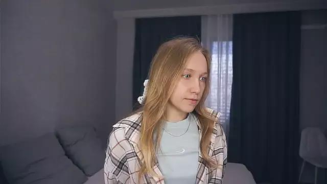 EarnestineGyllenband from StripChat