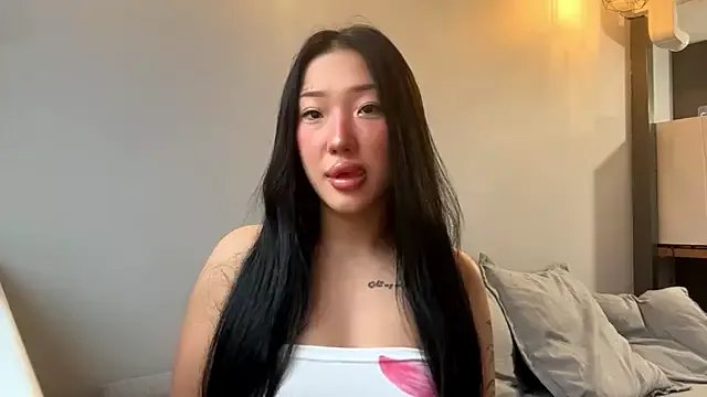 EIeniVanwart on StripChat 