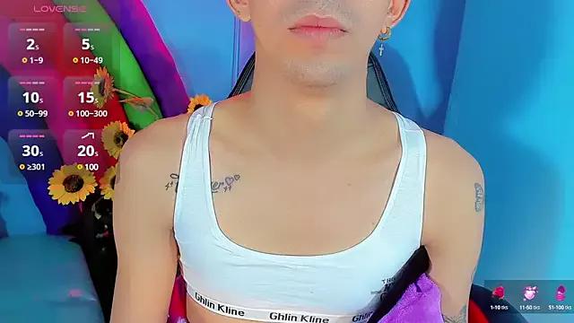 emelly_horny_ on StripChat 