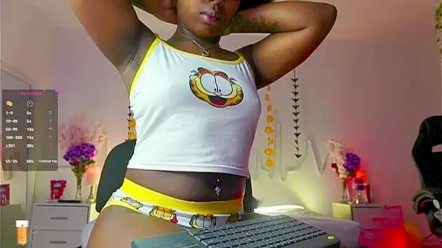 EmmaSanzz_ on StripChat 