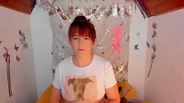 Hannaa32 on StripChat 