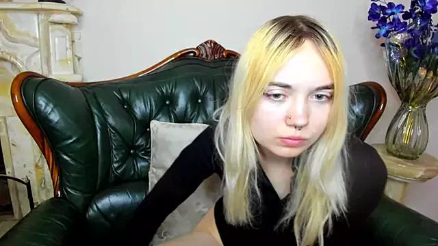 Iriska_mini on StripChat 