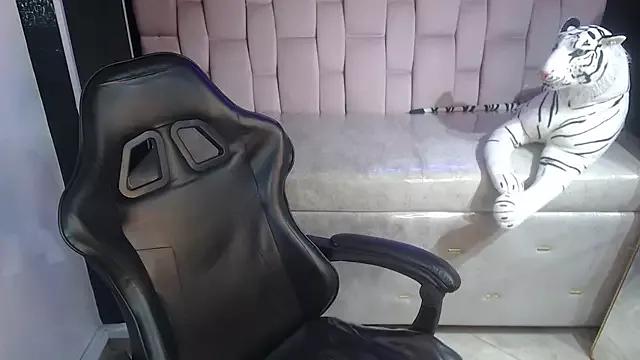 Kitty_fox_b on StripChat 
