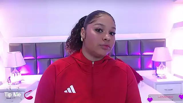 Freechat LennaEvans on StripChat