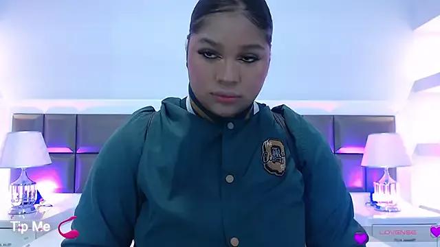 Freechat LennaEvans on StripChat