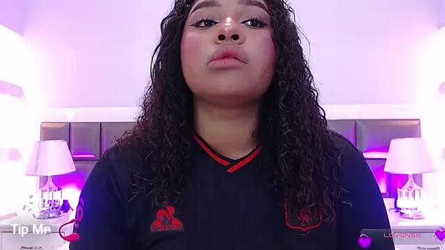 Freechat LennaEvans on StripChat