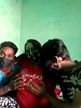 Freechat LoveOnStream on StripChat