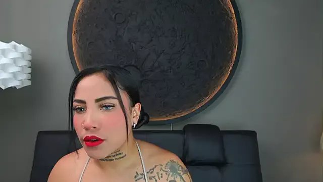 miss_vaiolette on StripChat 