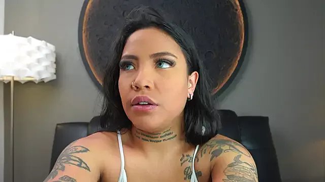 miss_vaiolette on StripChat 