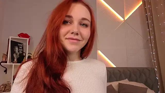 PollyVinice on StripChat 