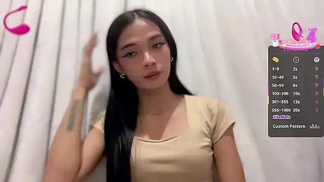 Freechat queen_lucinda on StripChat