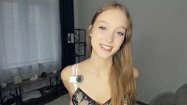 SerrenaAa from StripChat