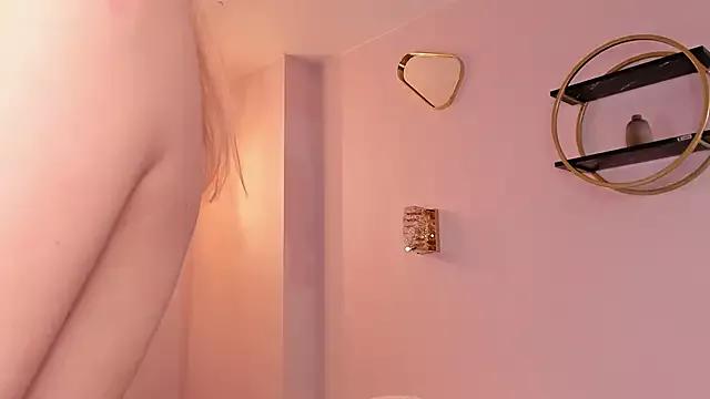 SunnivaCovil on StripChat 